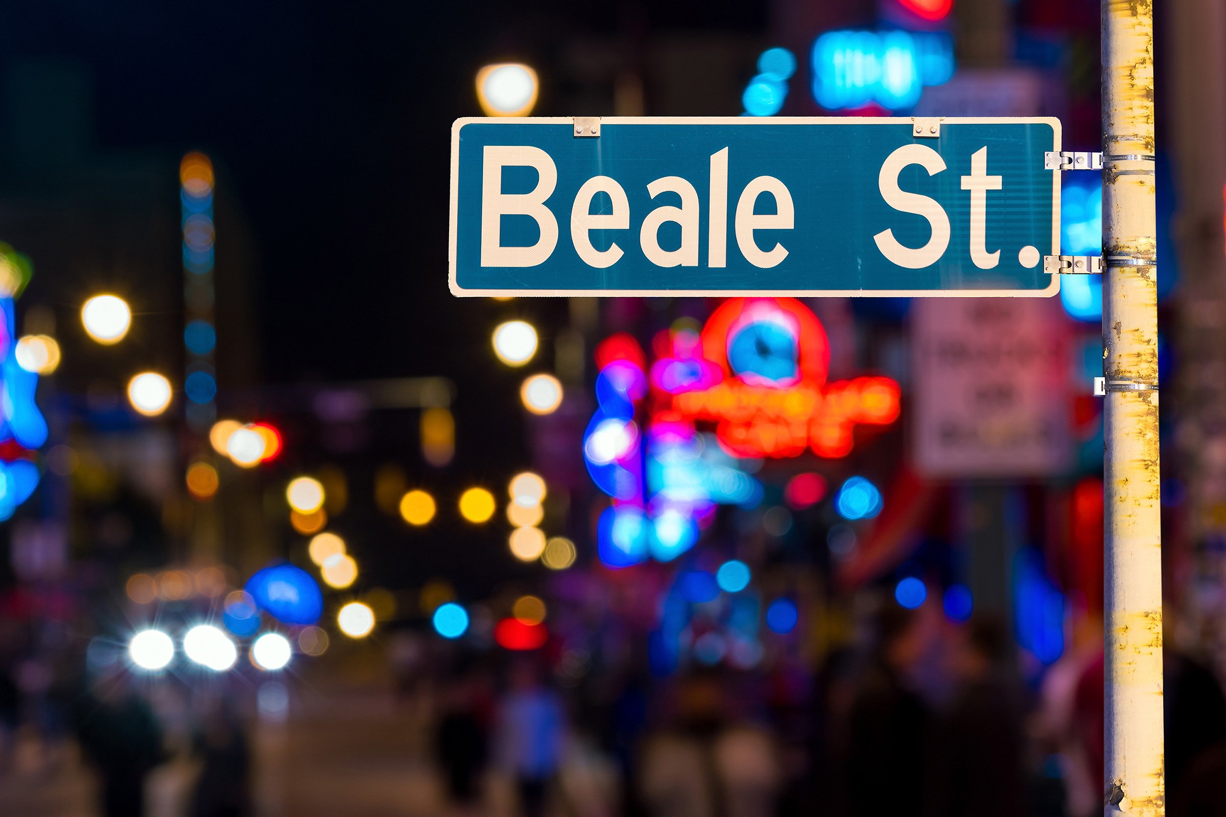 picture of downtown memphis Beale St.