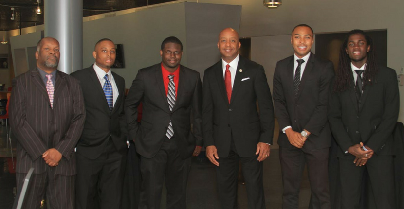 HAAMI members meet with JCPenney CEO Marvin Ellison at the 2016 Hooks Institute Annual Gala.