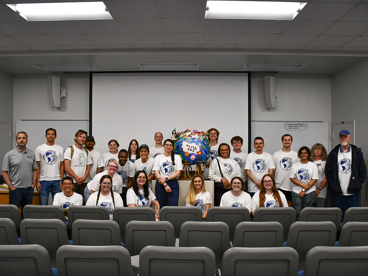Recommended size: 800 × 600 px Group Photo of Faculty and Students from the Department of Earth Sciences and CERI