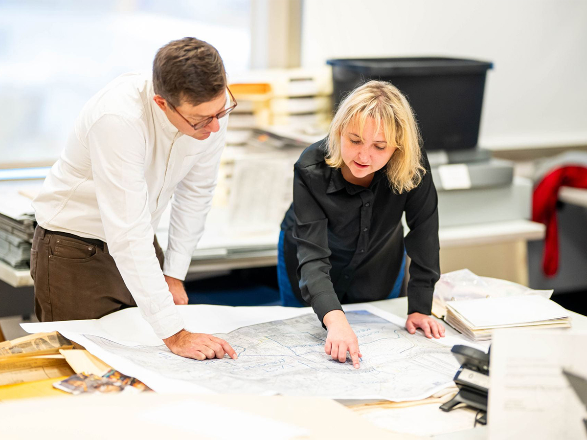 Recommended size: 800 × 600 px Dr. Donal Harris and Colleague