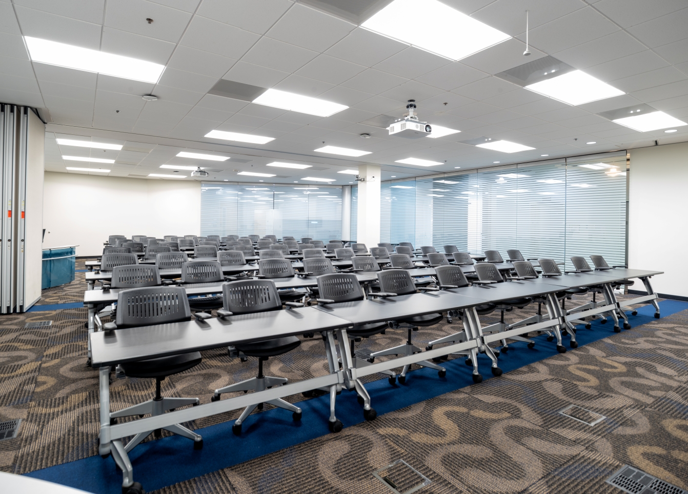 Photo of the FIshbowl room set in classroom style