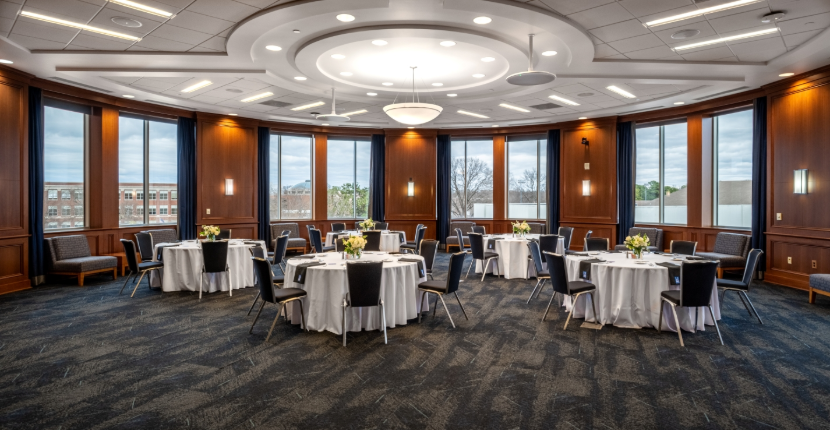 Fountain View Round Room with optional table linens