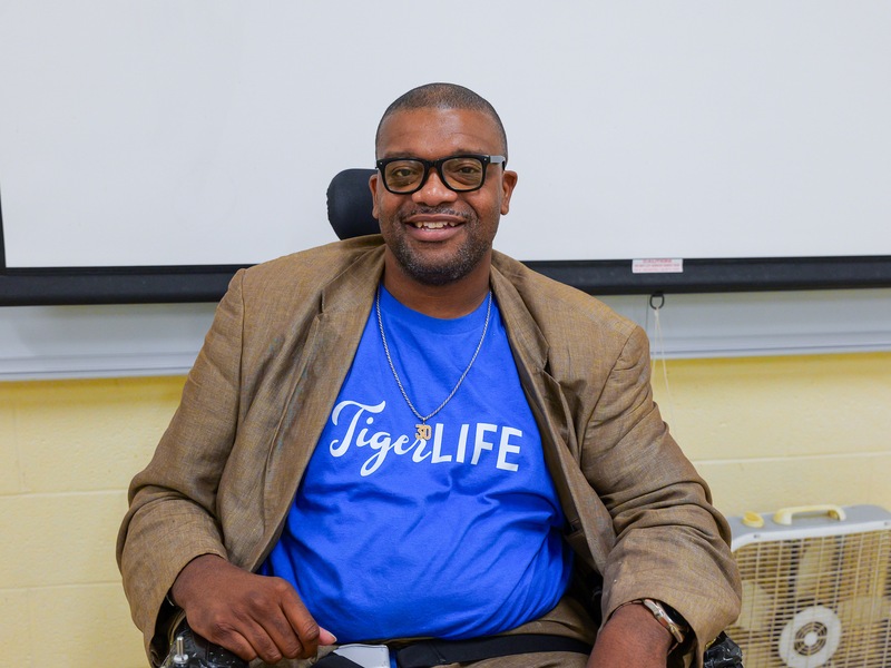  Early Smith teaches TigerLIFE students in a University of Memphis classroom.