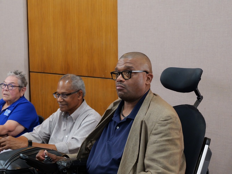 Early Smith listens during a TigerLIFE orientation session at the University of Memphis.