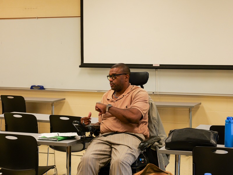 Recommended size: 800 × 600 px Early Smith teaches TigerLIFE students in a University of Memphis classroom.