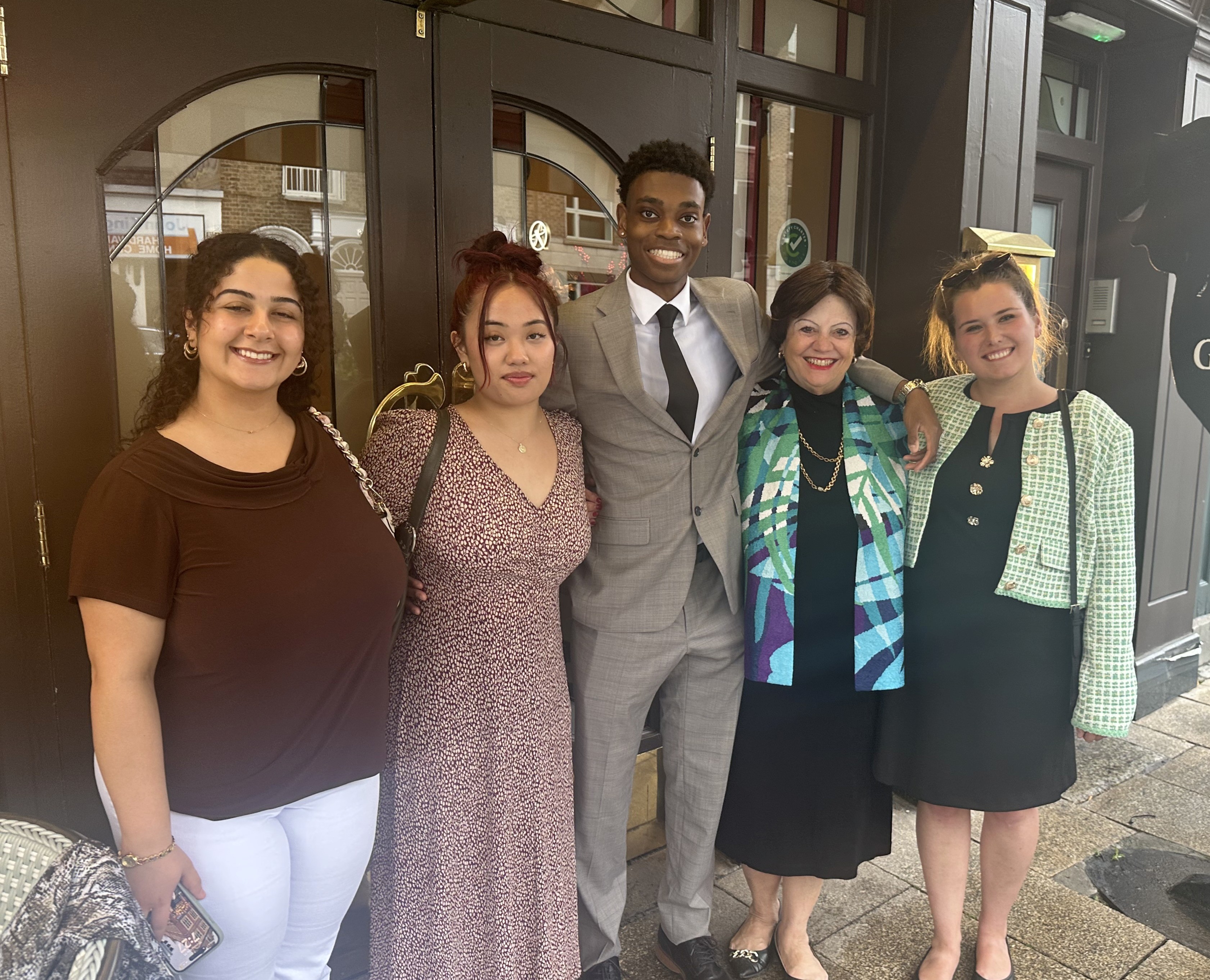 FCBE Students with faculty leader, Dr. Kathy Tuberville, in Dublin, Ireland