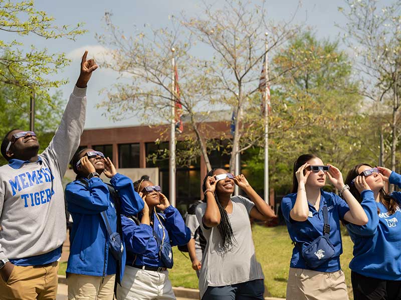 UofM students viewing the partial solar eclipse