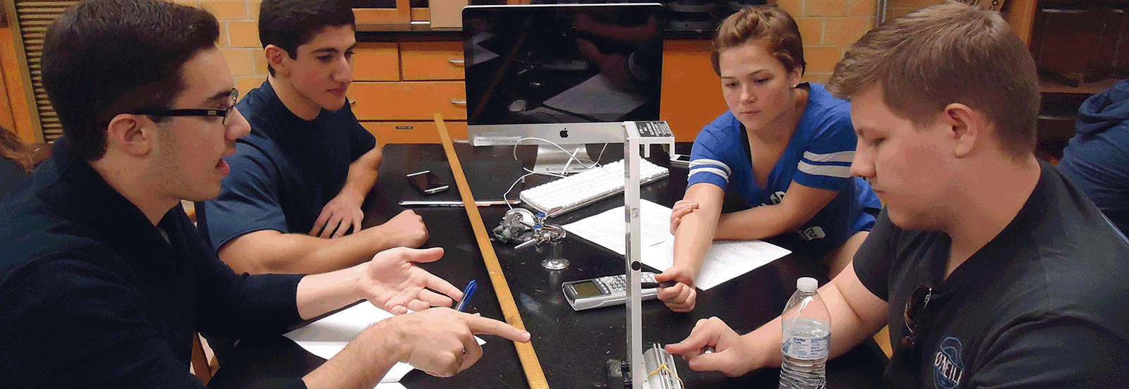 Students in Physics I Teaching Lab