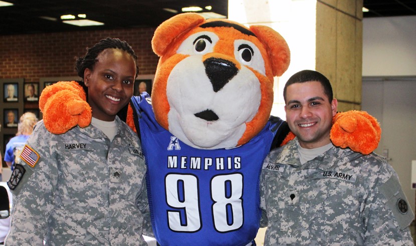 Student veterans with Pouncer!