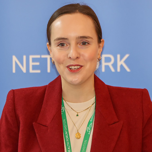 Headshot of Lucia Linares