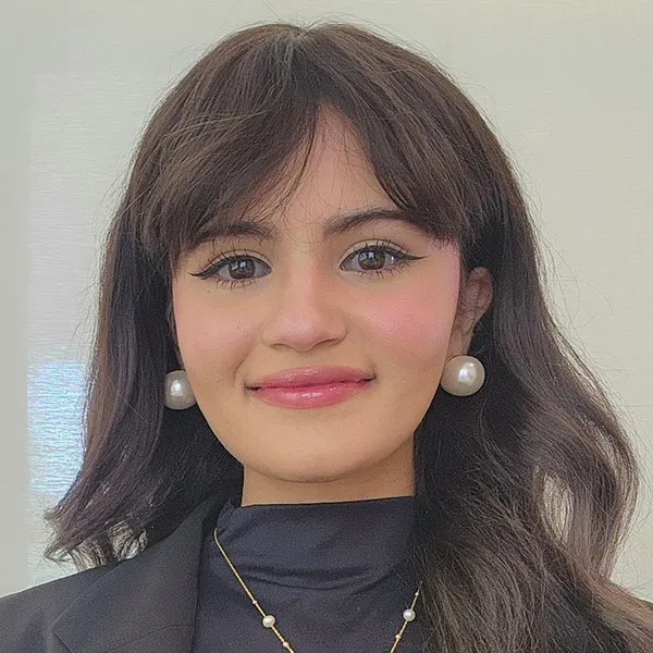 Headshot of Rooshna Khan