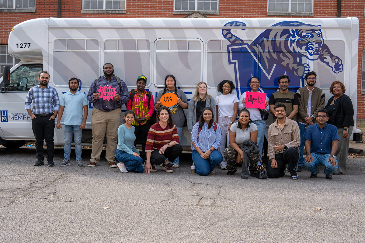 (Top Right) Dr. Lori Ward, PhD, MS, Undergraduate Program Coordinator and Associate Professor of Teaching, (Second to Left, Front Row) Rebecca Kronenberg, MPH, Coordinator, Undergraduate Advising and Student Engagement accompanied by SPH student attendees