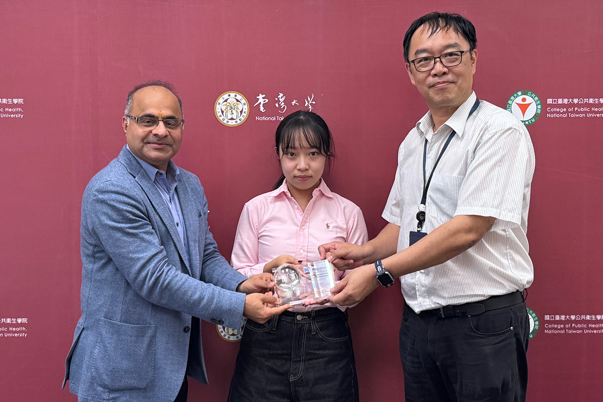 Dean Joshi with part of Team NTU Girls, 25-26 RE-AIM PH IDEAS Hackathon Winner and Dr. Yu-Kang Tu