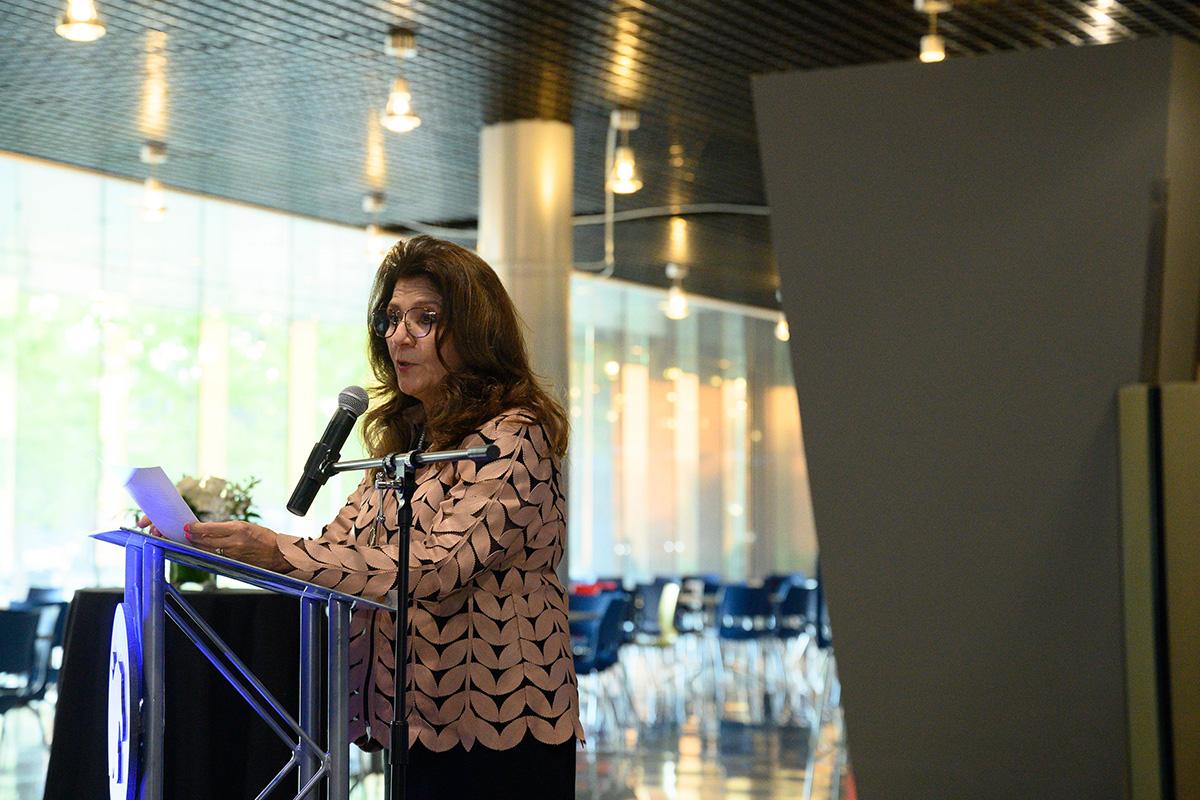 Dr. Laura Magaña
